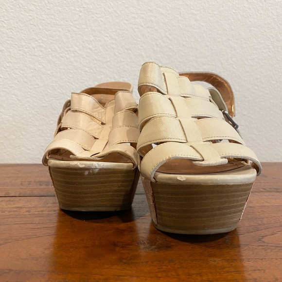 BCBG Wedge Heels - Picture 2 of 4